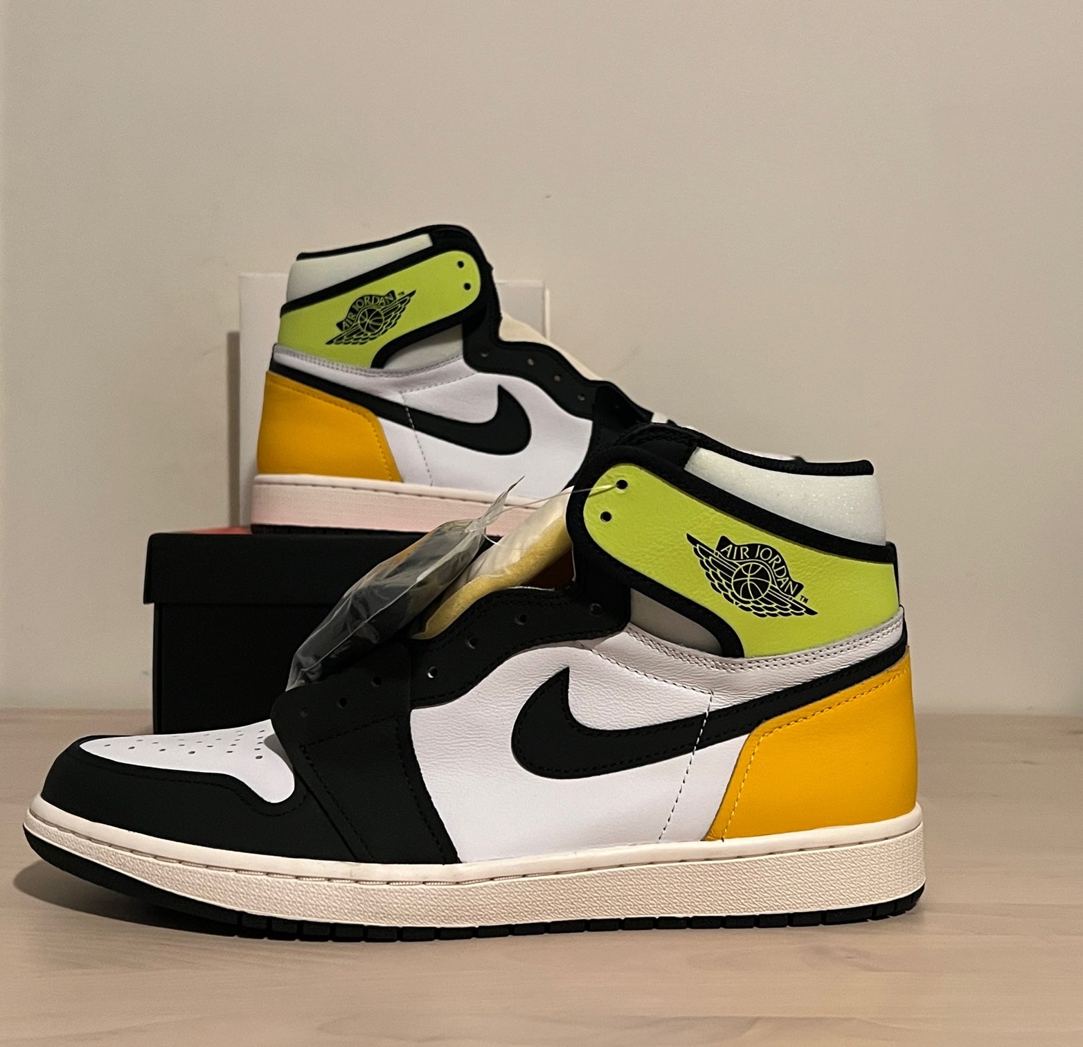 Air Jordan 1 Retro High OG 'Volt Gold' (Size 12)