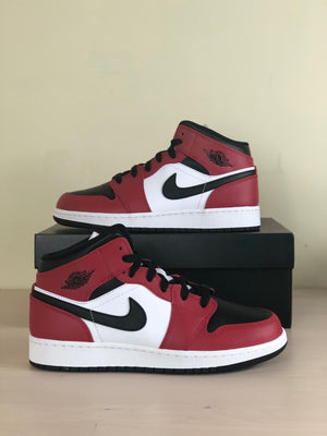 Air Jordan 1 Mid 'Chicago Black Toe' (GS) (Size 6.5)