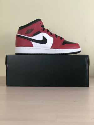 Air Jordan 1 Mid 'Chicago Black Toe' (GS) (Size 6.5)