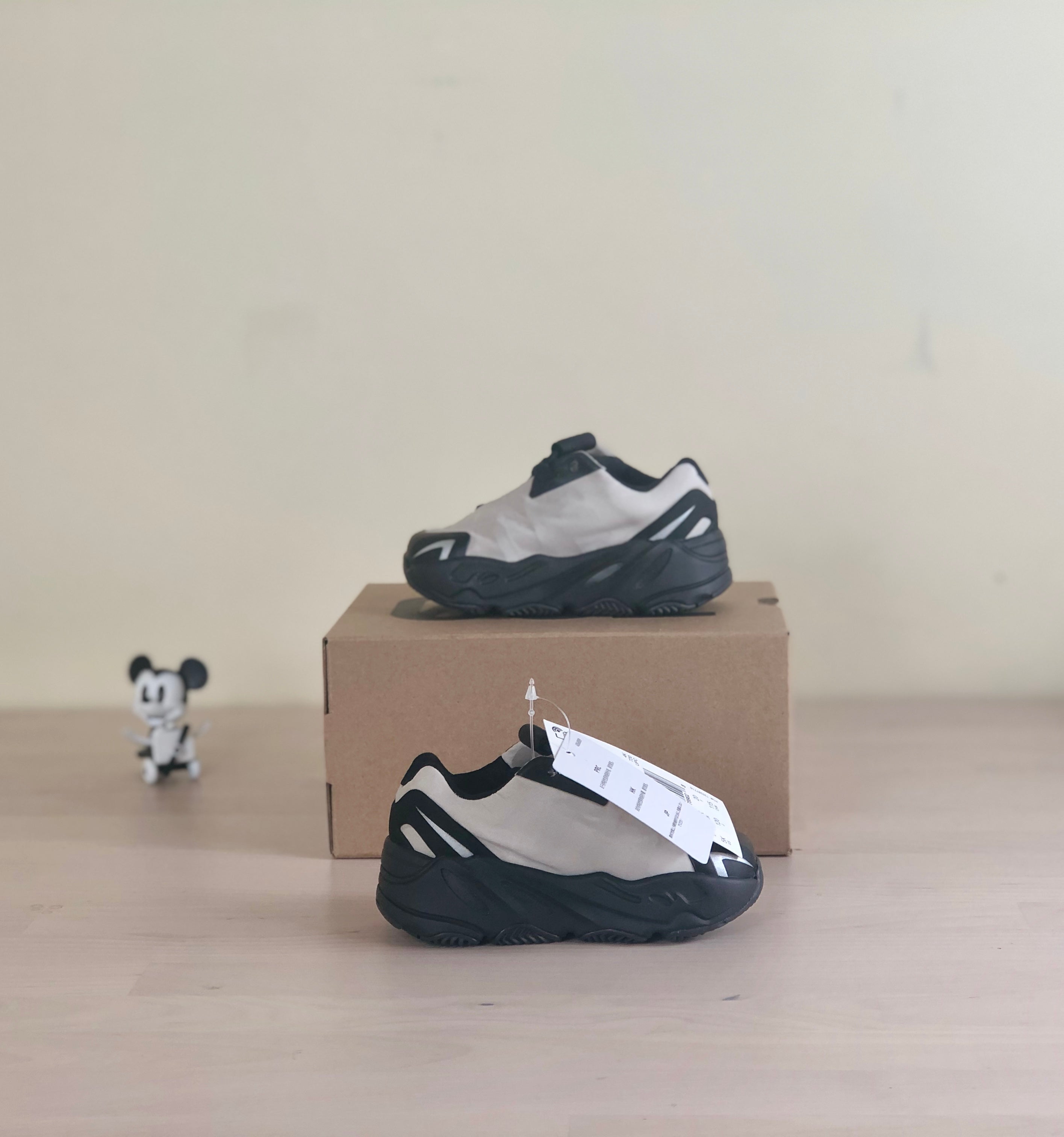 Yeezy Boost 700 MNVN Infants (Size 5K)