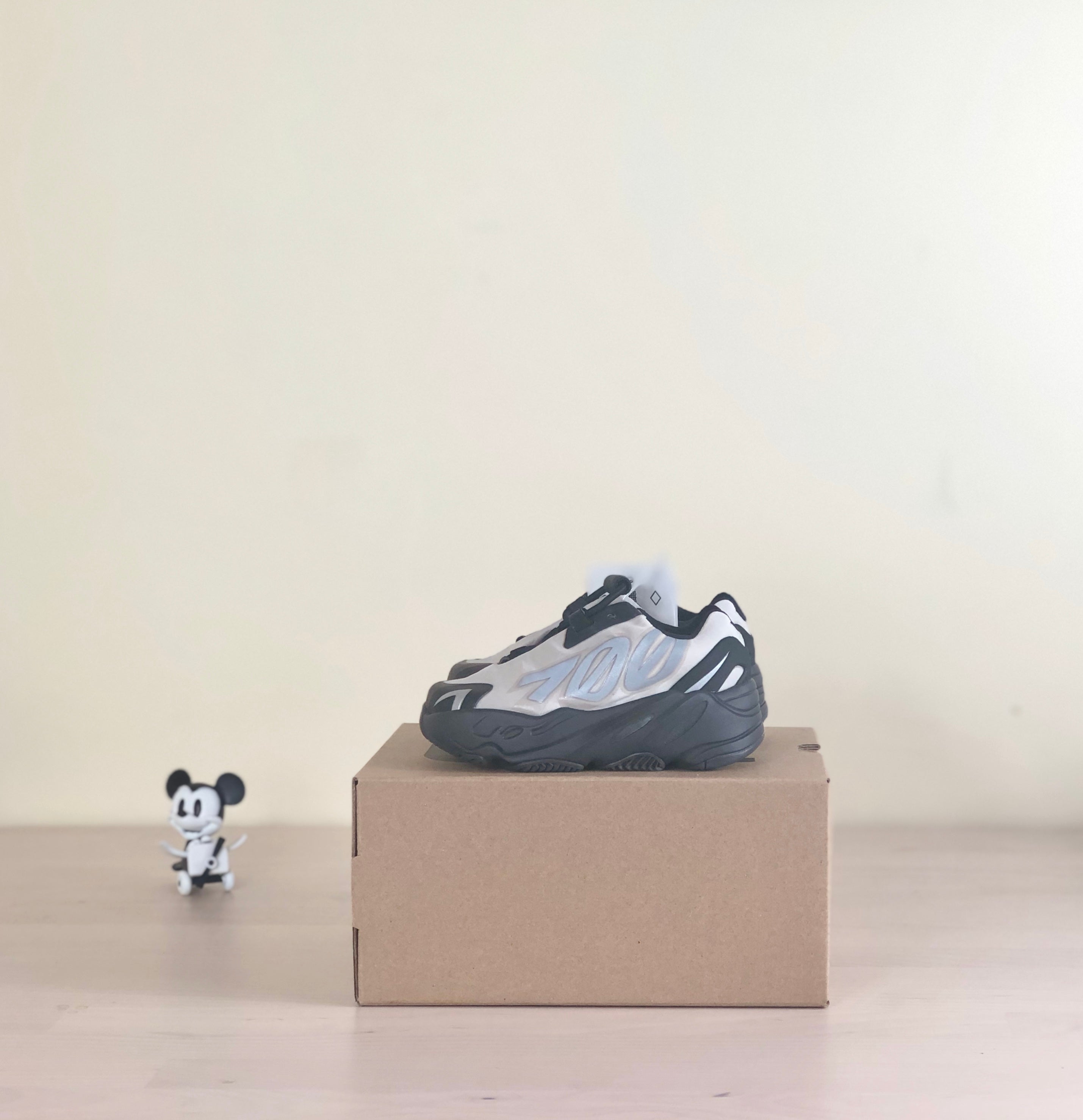 Yeezy Boost 700 MNVN Infants (Size 5K)