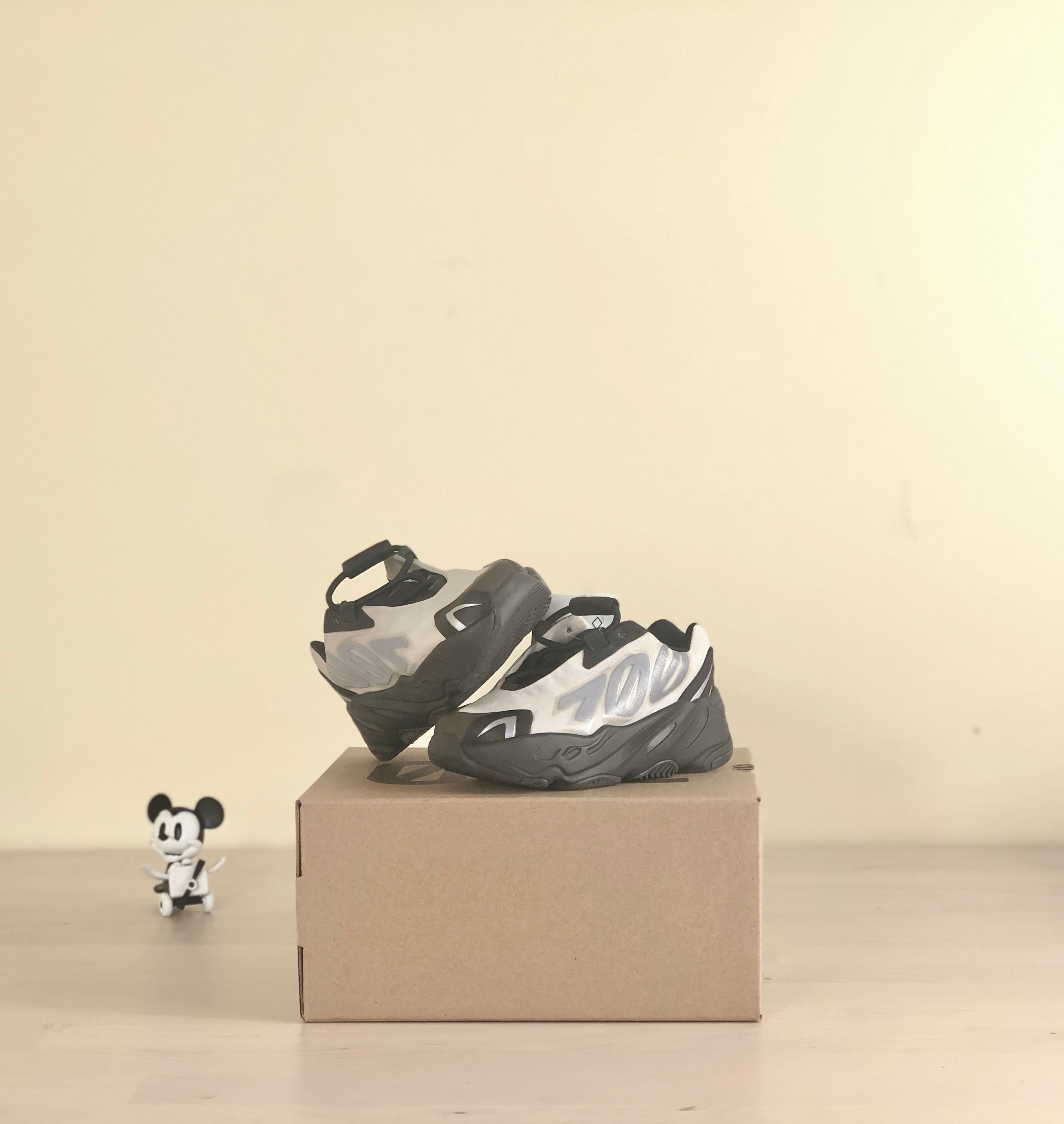 Yeezy Boost 700 MNVN Infants (Size 5K)