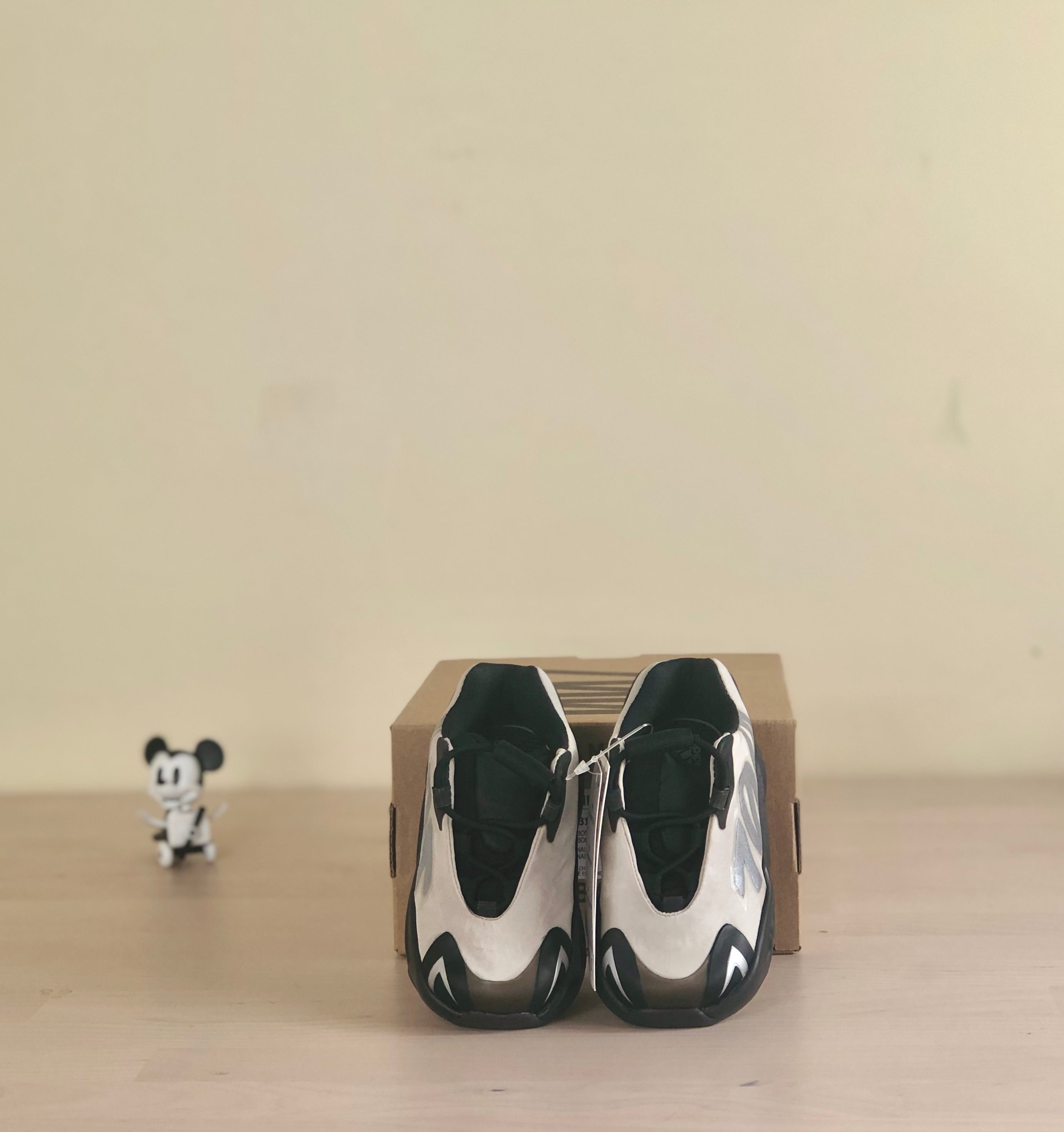 Yeezy Boost 700 MNVN Infants (Size 5K)