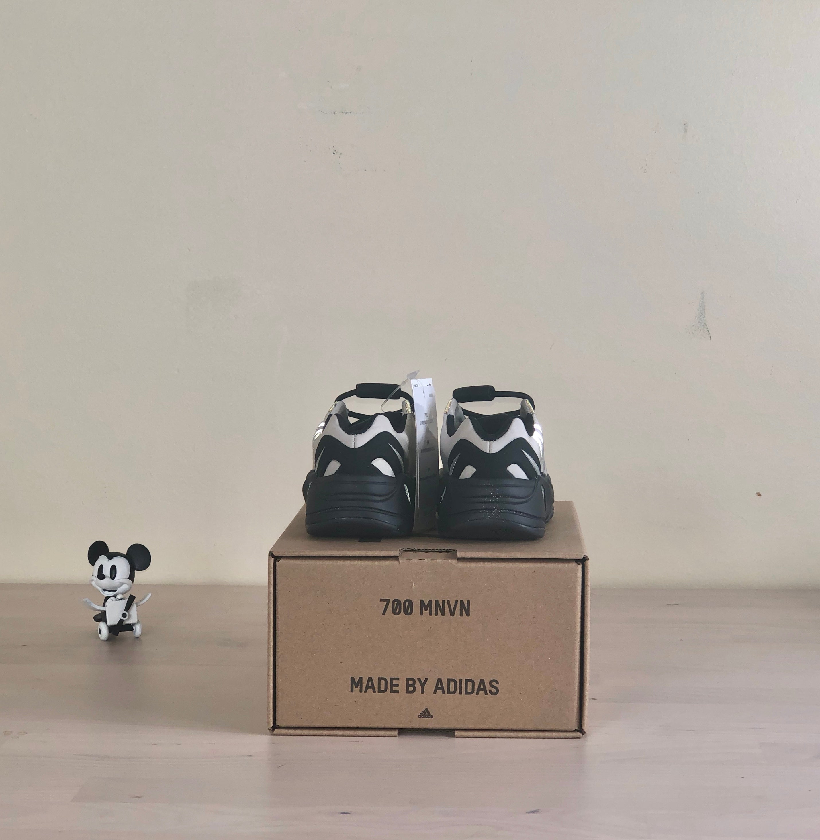 Yeezy Boost 700 MNVN Infants (Size 5K)