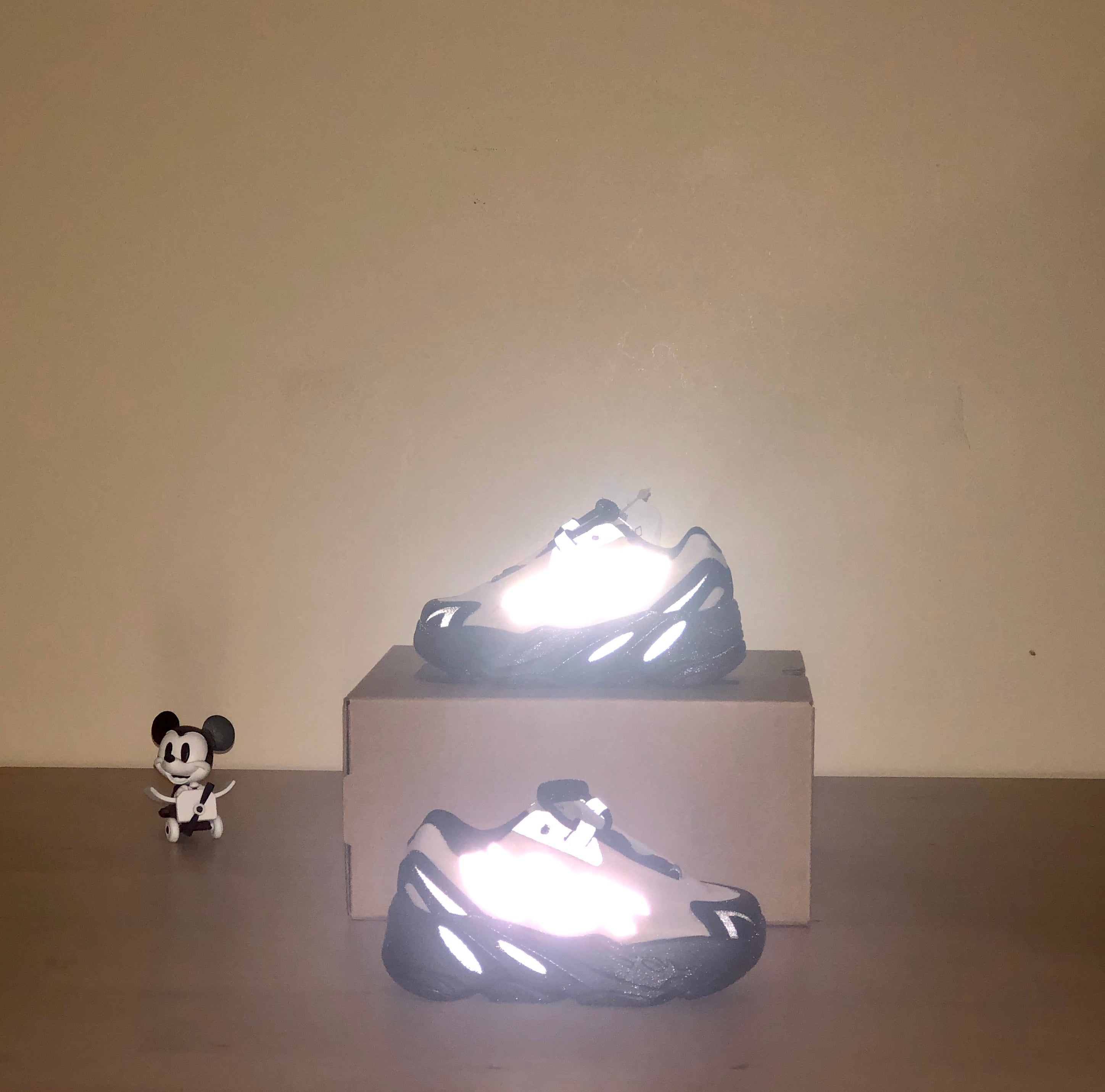 Yeezy Boost 700 MNVN Infants (Size 5K)