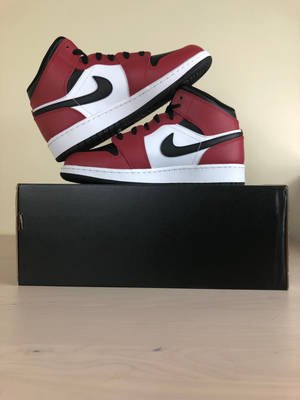 Air Jordan 1 Mid 'Chicago Black Toe' (GS) (Size 6.5)